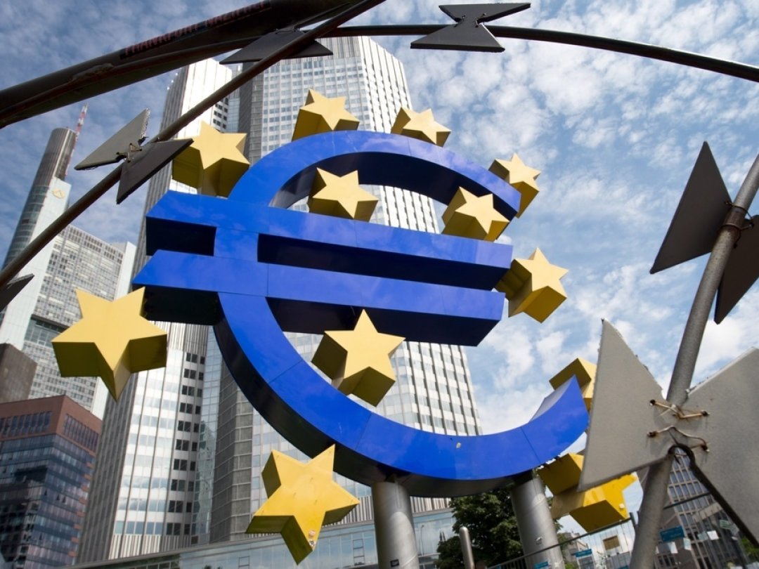 La BCE ne veut pas être le seul acteur à agir dans la tempête, c'est pourquoi les gouvernements, responsables de la politique budgétaire "doivent jouer leur rôle dans la réduction des risques".