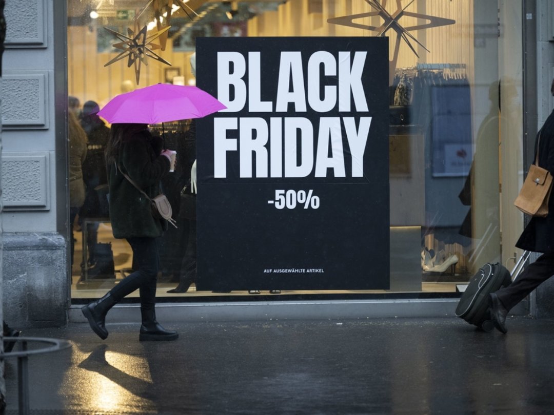Le Black Friday aura lieu le vendredi 24 novembre en Suisse, mais plusieurs enseignes commenceront leur campagne promotionnelle avant cette date, souvent dans le but de niveler la fréquentation (archives).